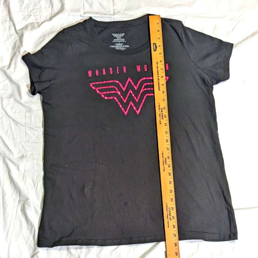 Women's Wonder Woman Black T-shirt, Sparkly Pink Graphic|‎ Size 0